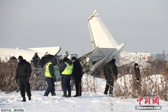 12人在坠机事故中生还 包括1儿童 阿克套附近生还奇迹