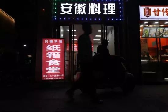 伴夜食堂请代驾司机吃夜宵 温暖寒冬夜晚