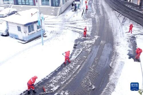 辽宁一地垃圾遍地无人清？政府回应 环卫工工资已支付